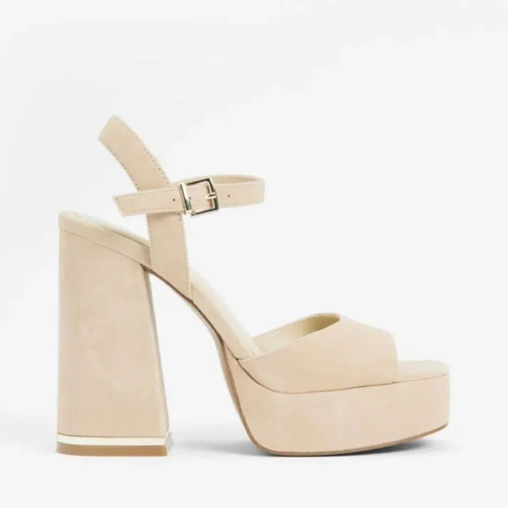 BRAND NEW BAMBOO BLOCK-HEEL ADJUSTABLE BUCKLE CLOSURE OPEN-TOE SANDAL